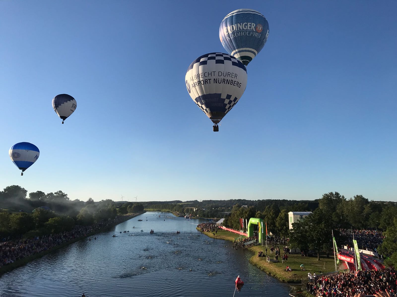 Heißluftballons vor dem Start